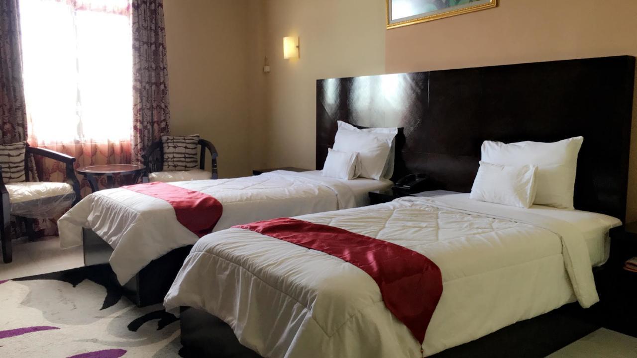 Syafira Hotel Langgur Екстер'єр фото