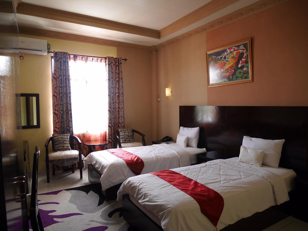 Syafira Hotel Langgur Екстер'єр фото