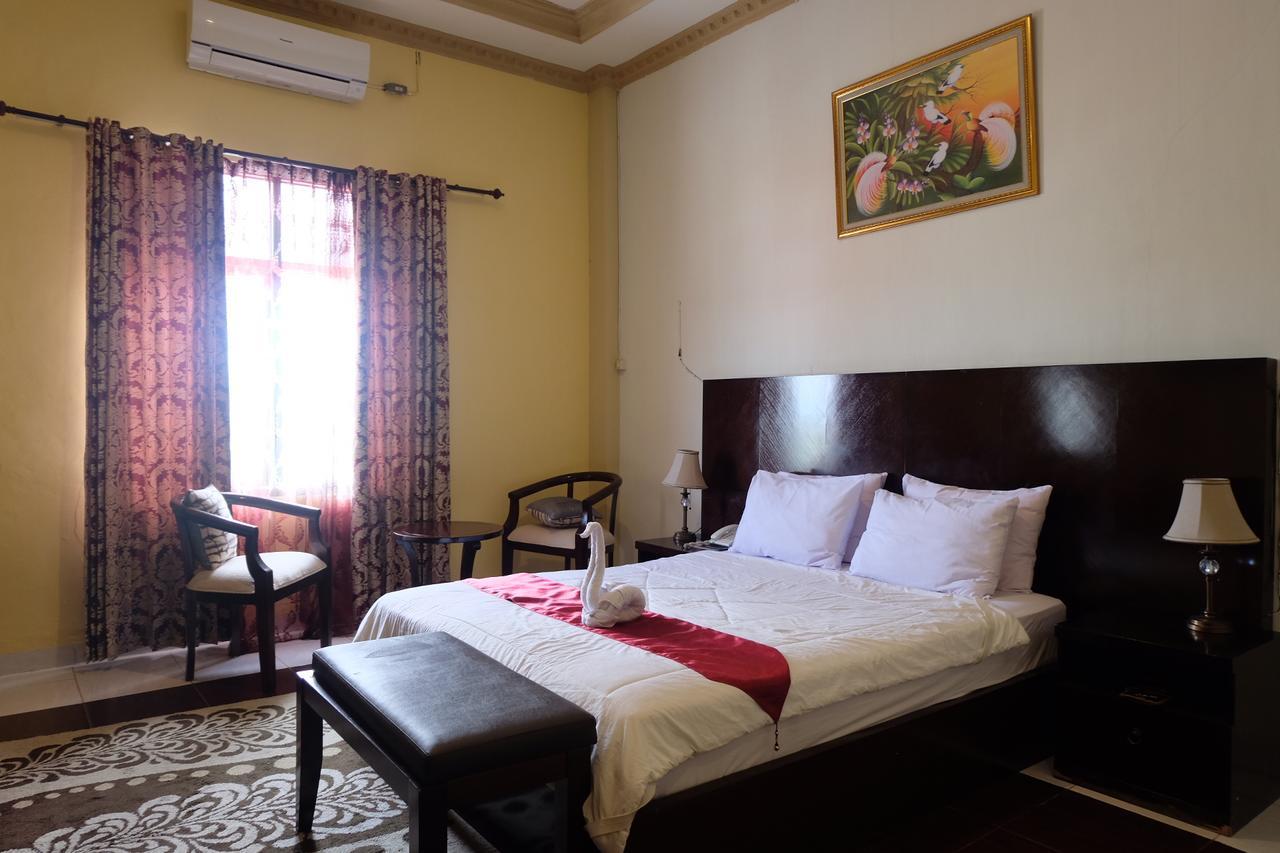 Syafira Hotel Langgur Екстер'єр фото