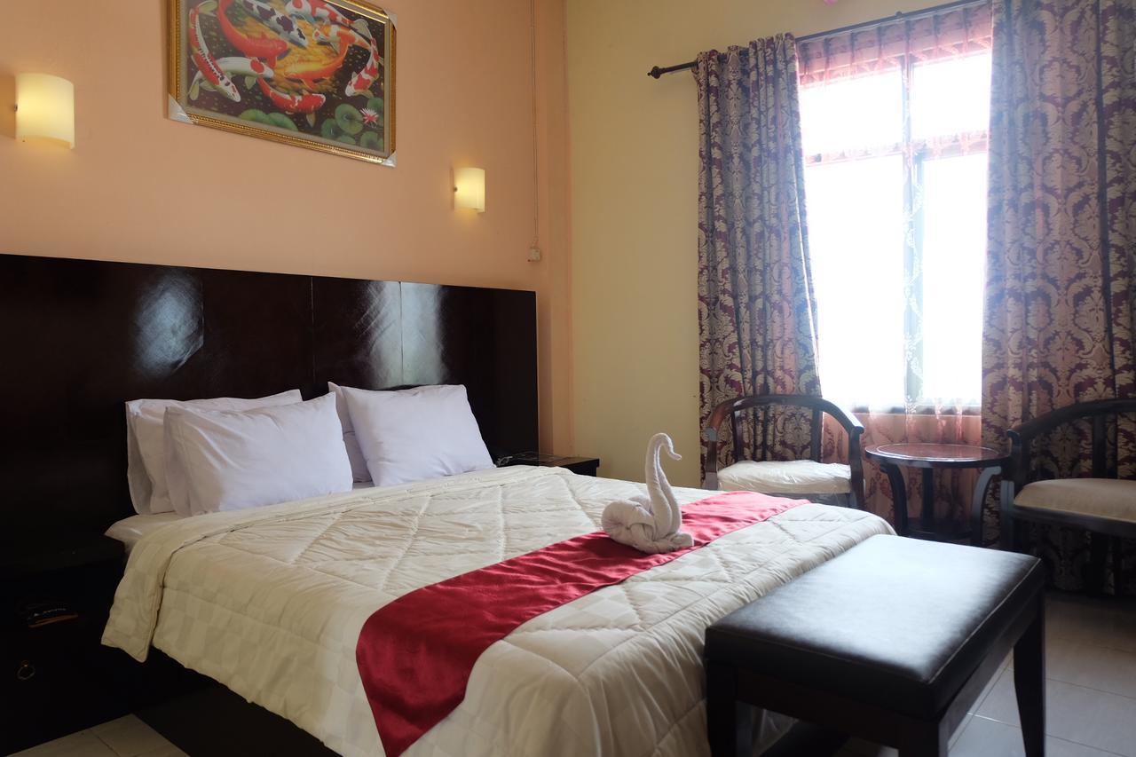 Syafira Hotel Langgur Екстер'єр фото