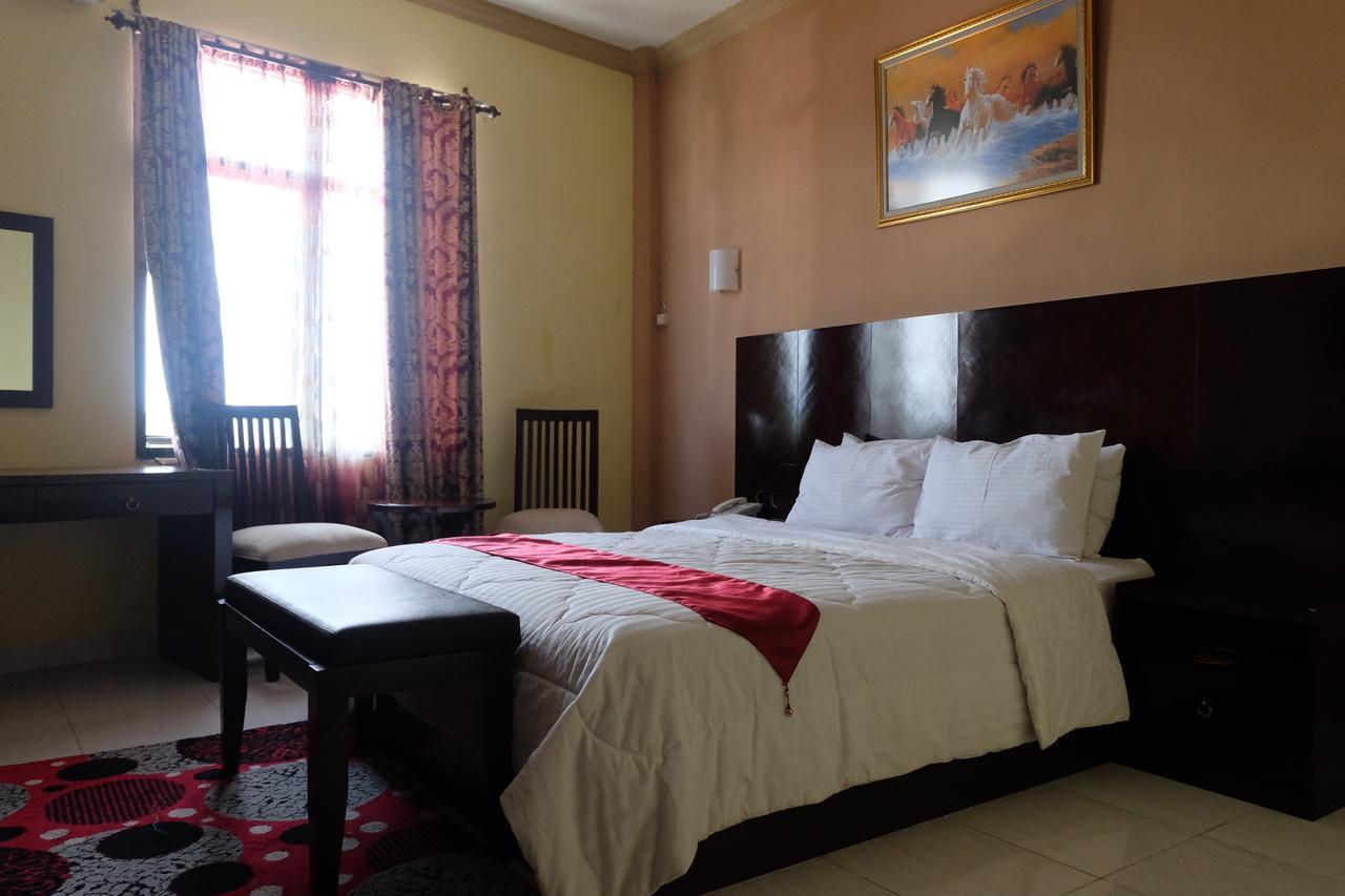 Syafira Hotel Langgur Екстер'єр фото
